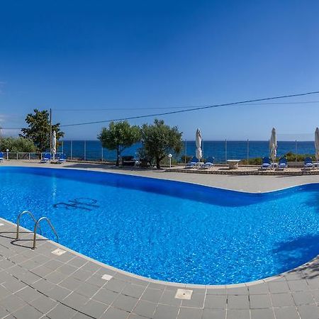 Kardamili Beach Hotel 외부 사진